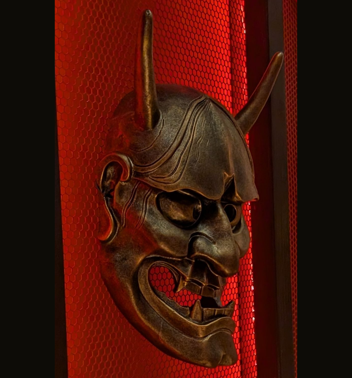 "Kintsugi Hannya" (復活の仮面 - Die Maske der Wiedergeburt)